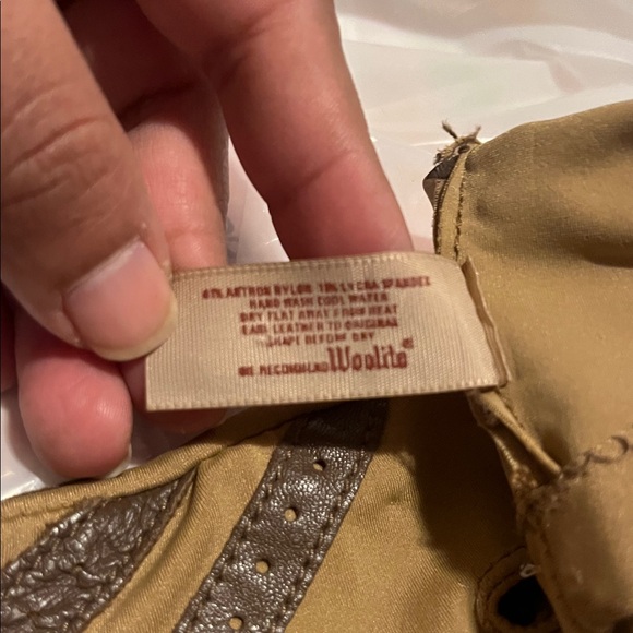 ISOTONER Tan Lined Gloves One Size - Picture 3 of 6